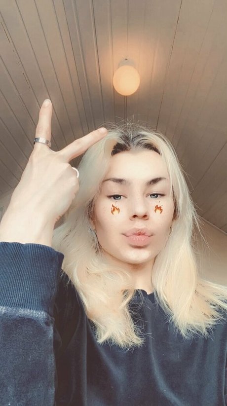 wilfjell ポルノ女優 写真