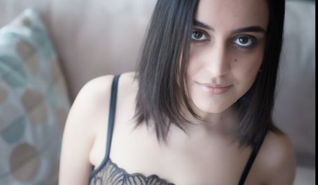 Yasmeena ヌードモデル 写真