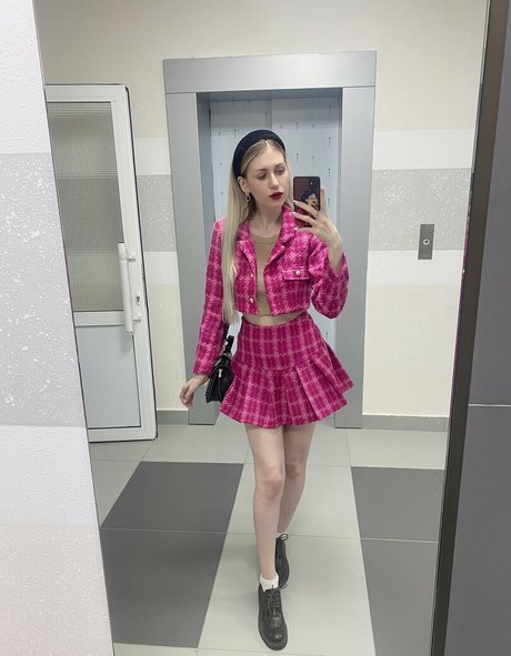 ニューハーフ巨乳OnlyFans 美しいヌード 写真