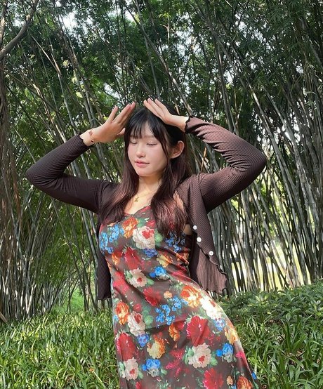 ZhouYiQin ポルノスター 独占 写真