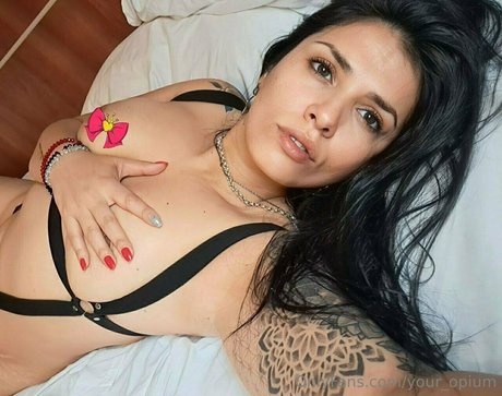 your opium ホットなモデル 画像