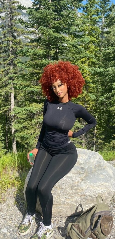 セクシーなブロンドのOnlyFans HD 画像