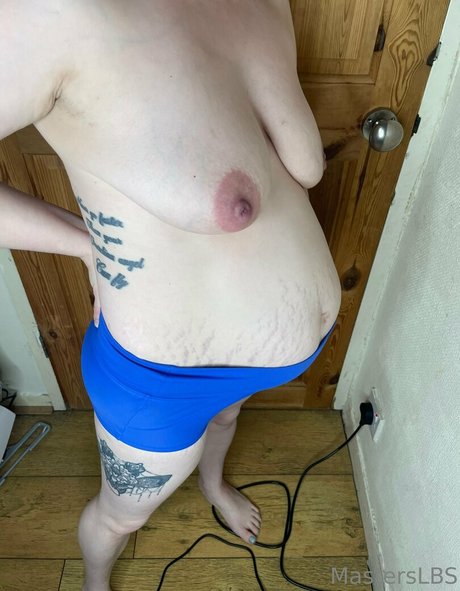 セクシーな足 OnlyFans 無料ヌード 写真