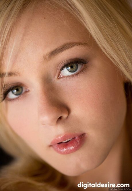 そばかすOnlyFans セクシー裸 ギャラリー