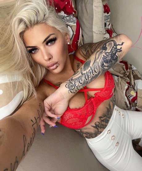 Deminecka セックスモデル 写真