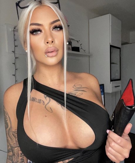 Deminecka ヌードモデル 写真