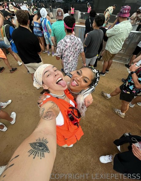 痩せたブロンドのOnlyFans 無料セクシー ギャラリー