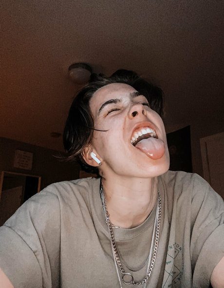 コスプレ フェムボーイ オンリーファンズ エロチック 写真