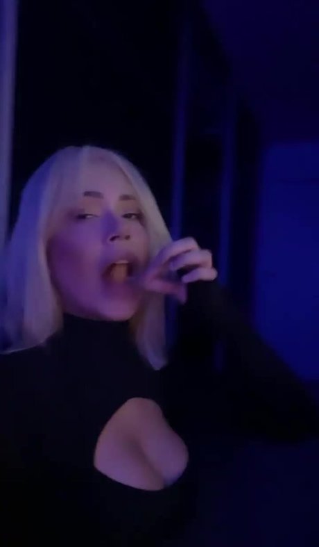 Lara Silva アートスター 写真