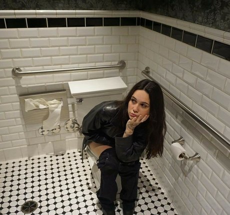 Bea Miller HDモデル ギャラリー