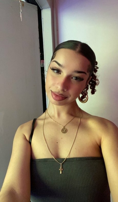 Whatsup jojo HDポルノスター 画像