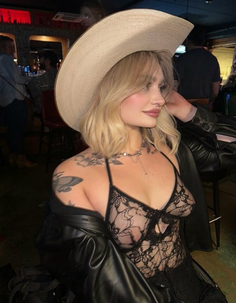 バイセクシャルカップルのOnlyFans セクシーヌード アーカイブ