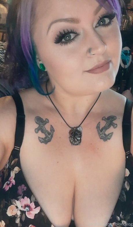 blondeog セクシー女優 写真