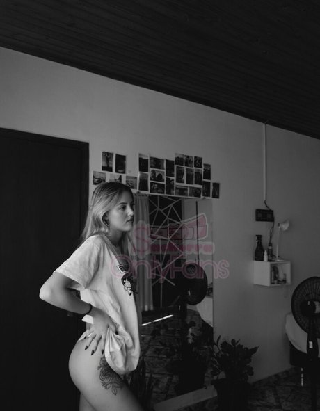 かわいい赤毛のOnlyFans ホットヌード 写真