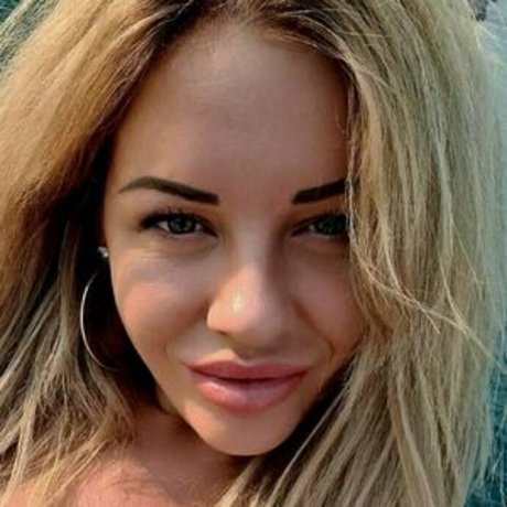 かわいい赤毛のOnlyFans xxx 写真