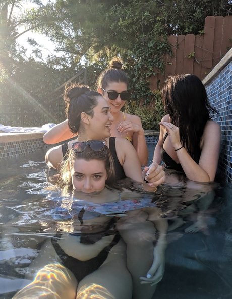 poopernoodle ポルノスター 美しい ギャラリー