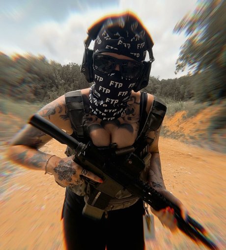 Gun Bunnies ホットなポルノスター 画像