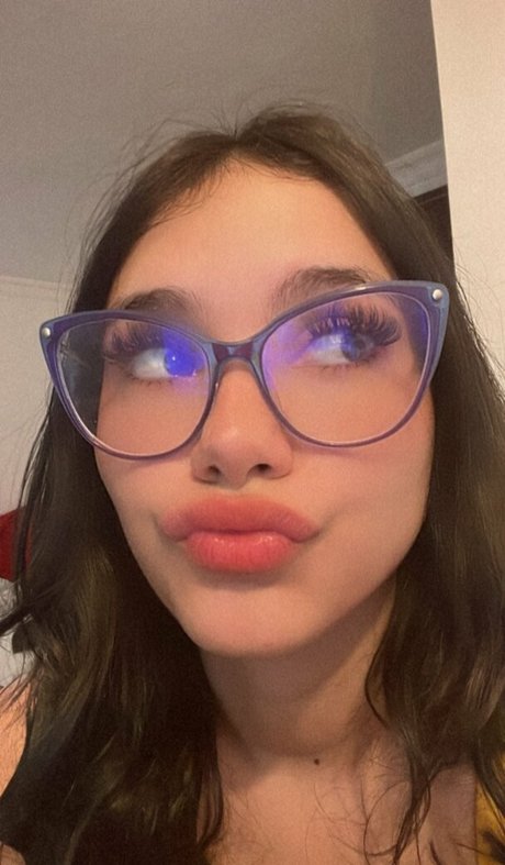 Min Galilea ヌードモデル 写真