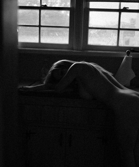 Liana Smith Gioe アート女優 写真