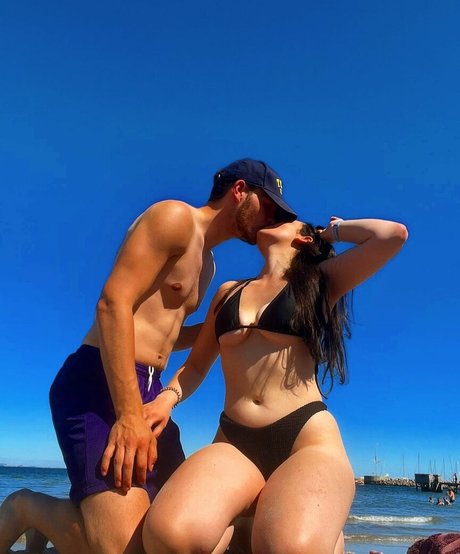 christina and the dane ポルノスター 裸 写真