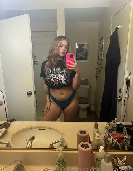 ルビーオンリーファン ホット裸 写真