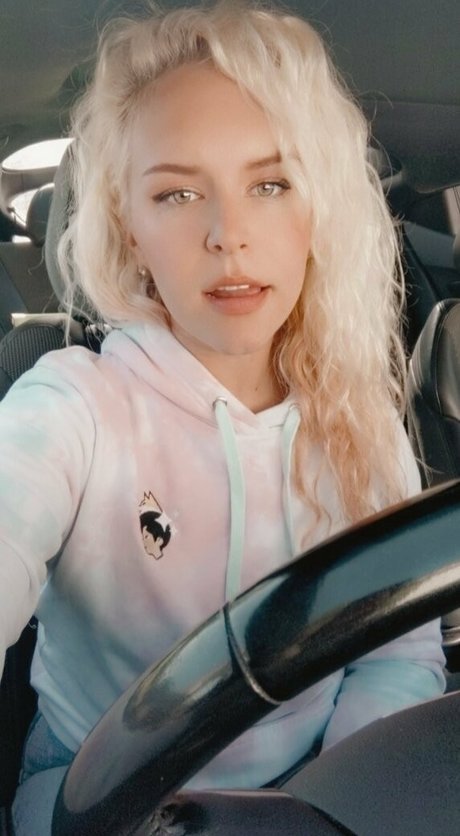 おばあちゃんの巨乳OnlyFans ホットセックス 画像