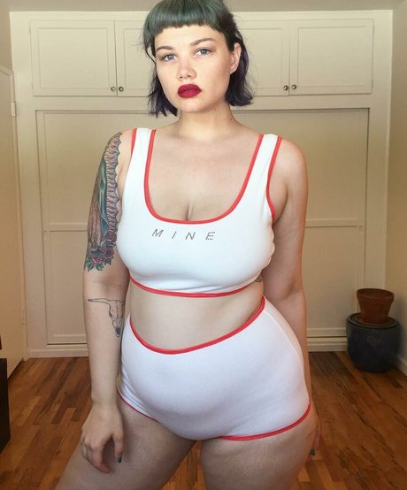 isabel hendrix xxxモデル 写真