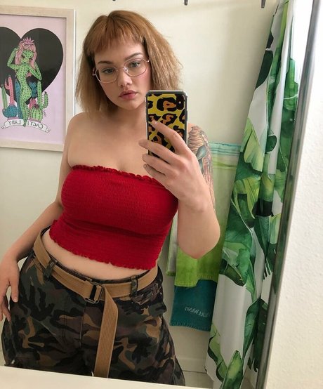 isabel hendrix ポルノスター トップ 写真