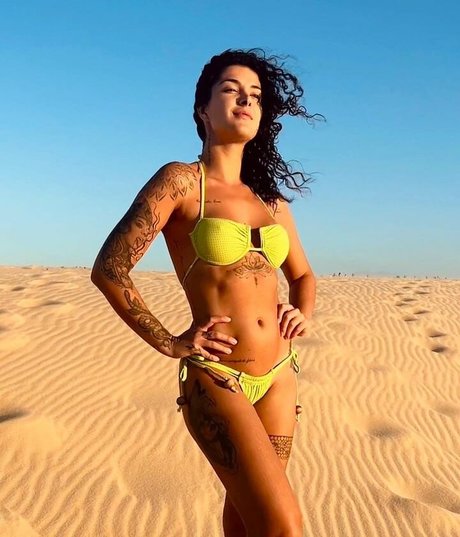 Giovana Fagundes ポルノスター アート 画像