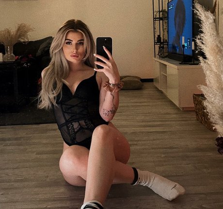 laeticia sophie エロティックなポルノスター 写真