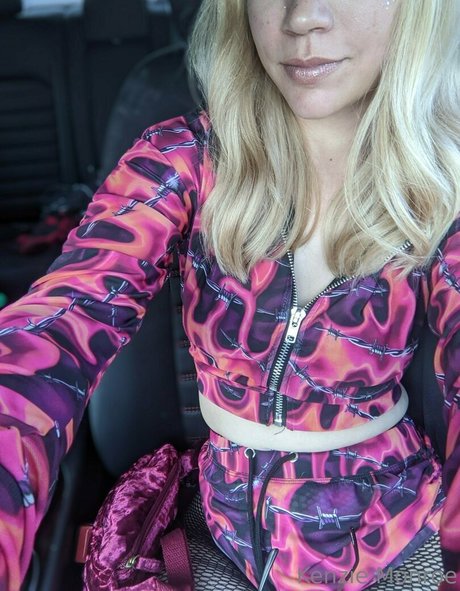 kenziemonroe エロティックなモデル 写真