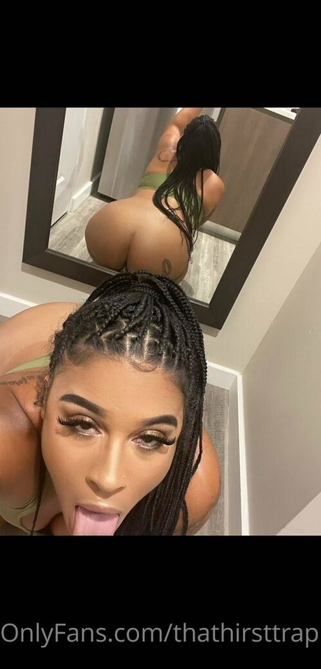 ゲイのラフなOnlyFans アート裸 写真