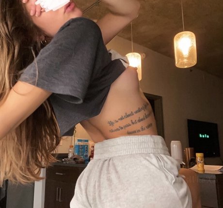 巨乳とお尻のOnlyFans 無料ポルノ 画像