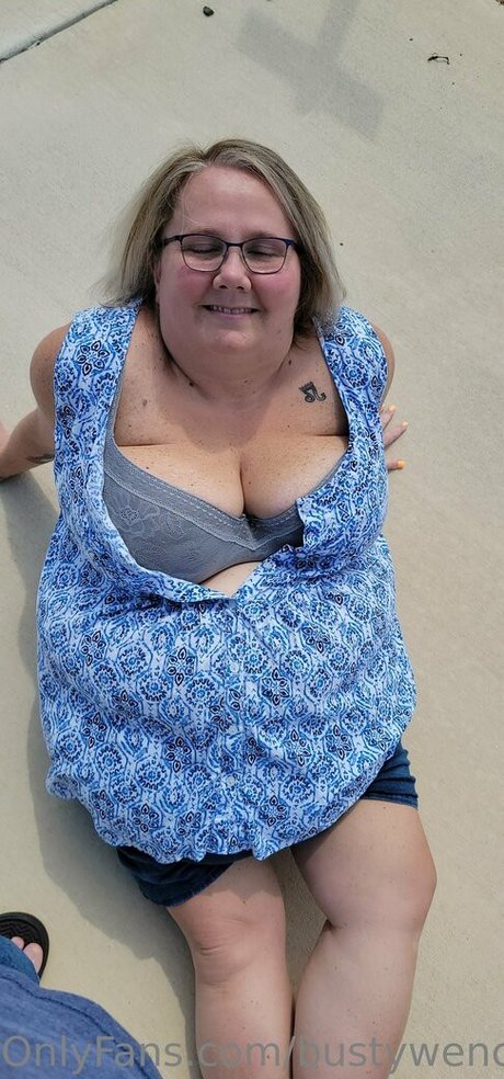 bustywench xxxスター 写真