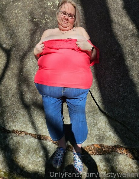 bustywench ヌードモデル 画像