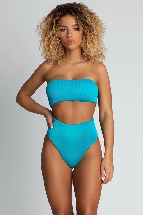 美しいアジアのOnlyFans エロチック 画像