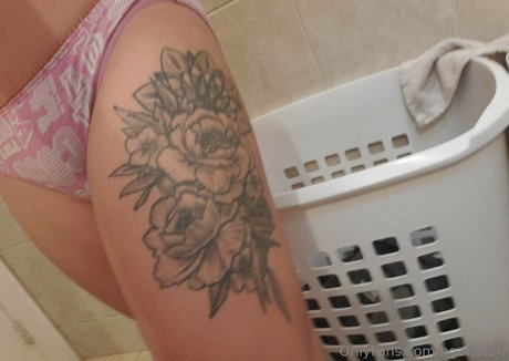 セクシーな足 OnlyFans セクシーヌード 画像