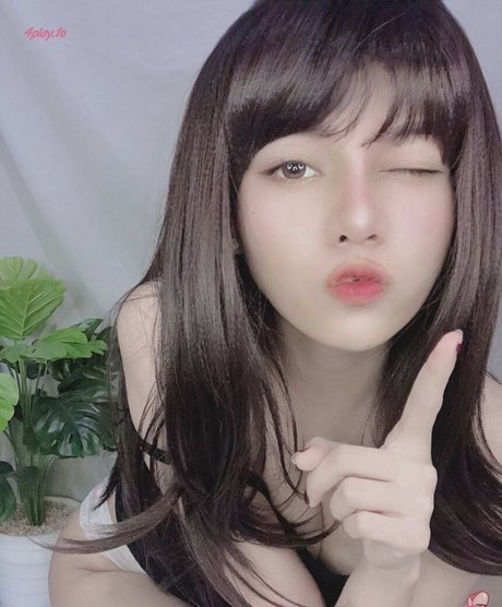 Violet Airis ポルノスター アート 写真