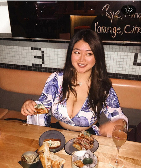 曲線美のティーンズOnlyFans 美しい裸 画像