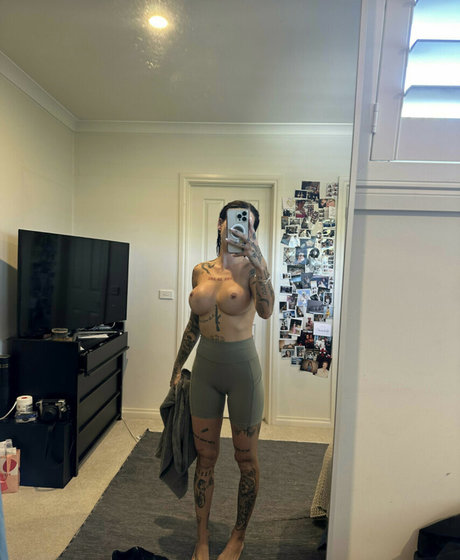 Krystal Galtry アダルトモデル 画像