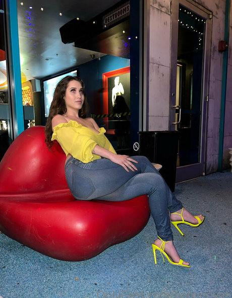 babynovah アダルトスター 写真