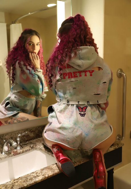 hazzardousmaterial ポルノスター ホット 写真