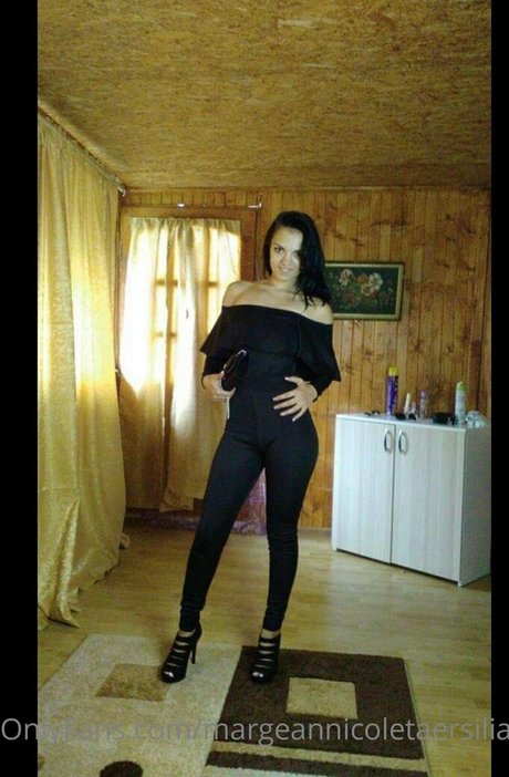 サイハイソックス OnlyFans 美しいヌード ギャラリー