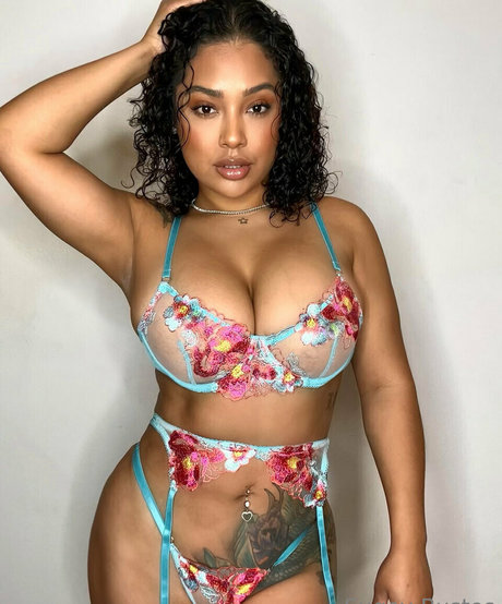 Sugey Portillo 高品質のポルノスター 画像