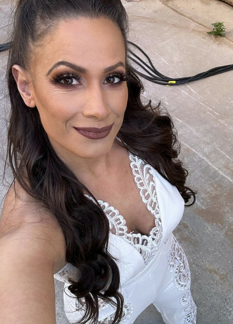 AEW Dasha Kuret ポルノスター アーカイブ