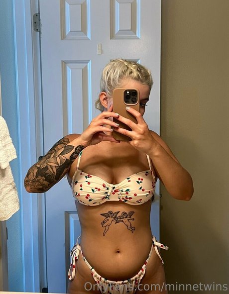 黒髪の熟女OnlyFans アートxxx 写真