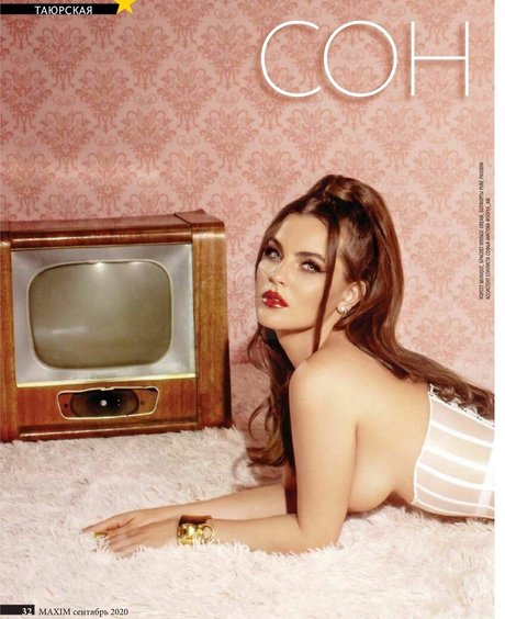 Sonya Tayurskaya スター ヌード 画像