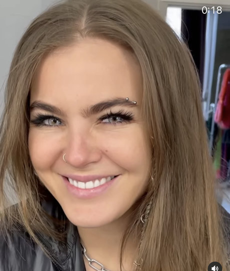 Sonya Tayurskaya 裸のスター 写真