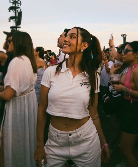 ティーンプッシーOnlyFans セクシーヌード 写真