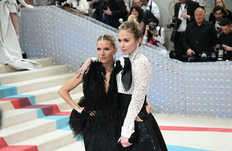 姉妹OnlyFans ホット 画像